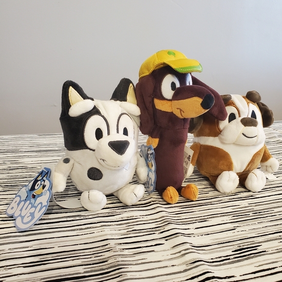 Bluey Family Plush Set Muffin, Snickers, and Winton 7 Inch Plushies - Picture 2 of 4